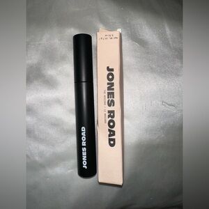 The mascara Jones Road. Pitch Black. Never used.